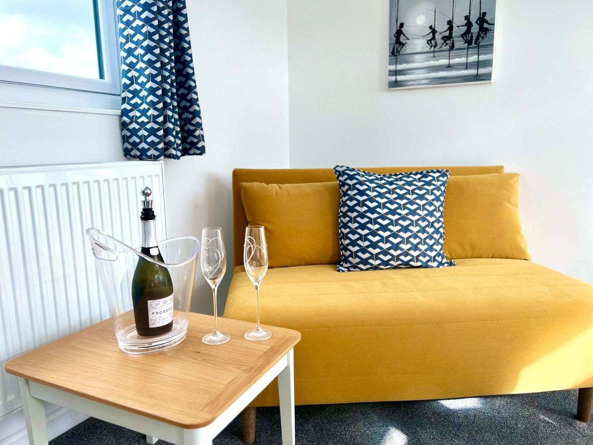 Seascape - Stylish Modern Apartment Бартон-он-Сі Екстер'єр фото